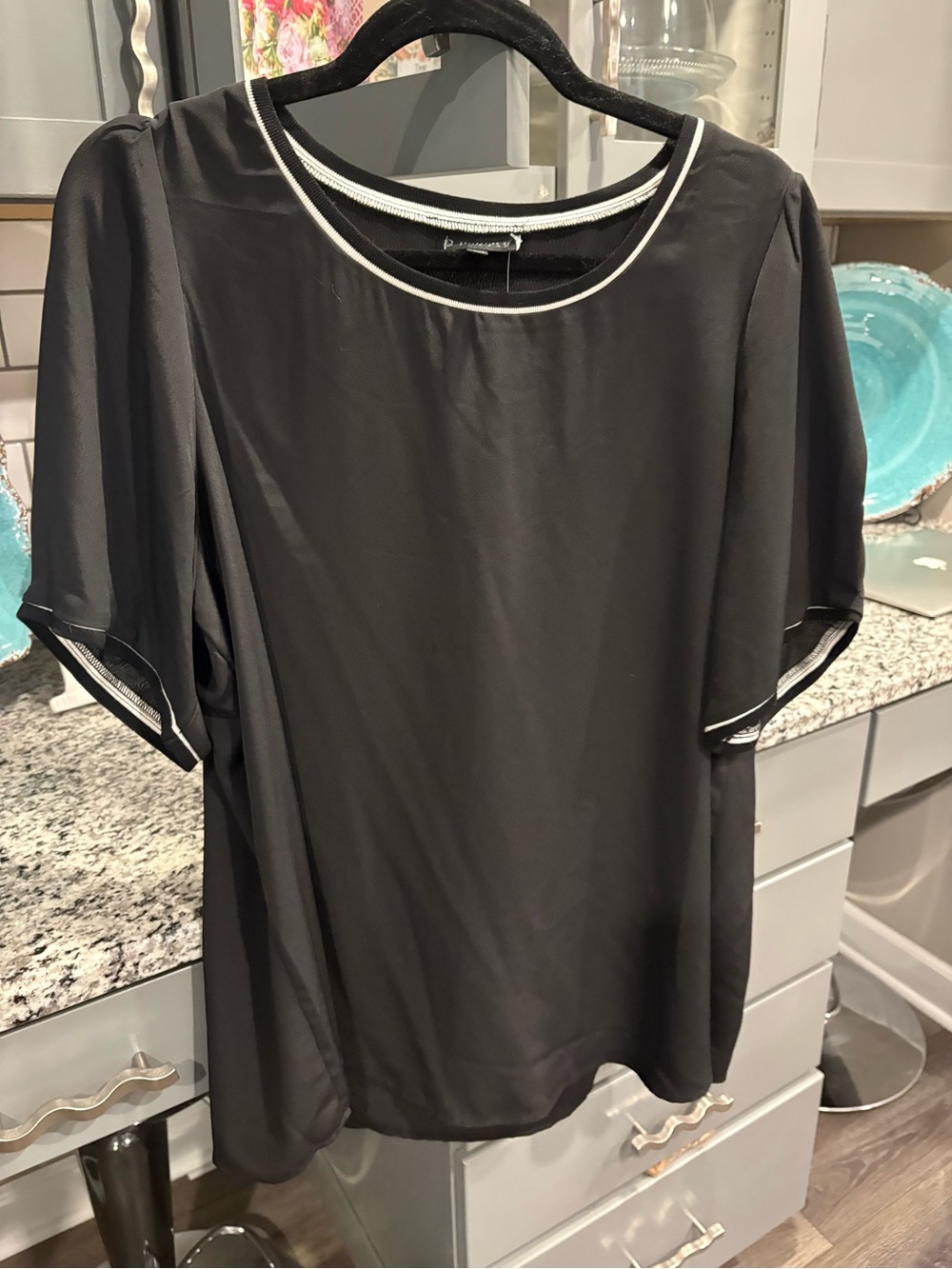 bobeau Black Short Sleeve Scoop Neck Top with White Trim